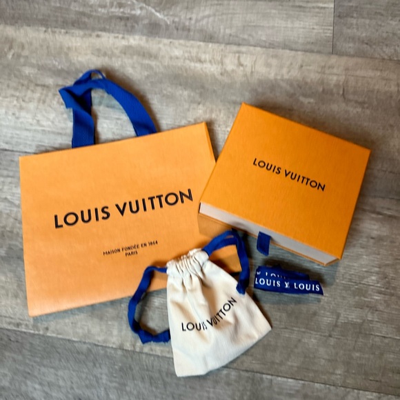NEW Louis Vuitton Box, Bag, Dustbag, & Ribbon. Perfect Condition - Picture 4 of 6